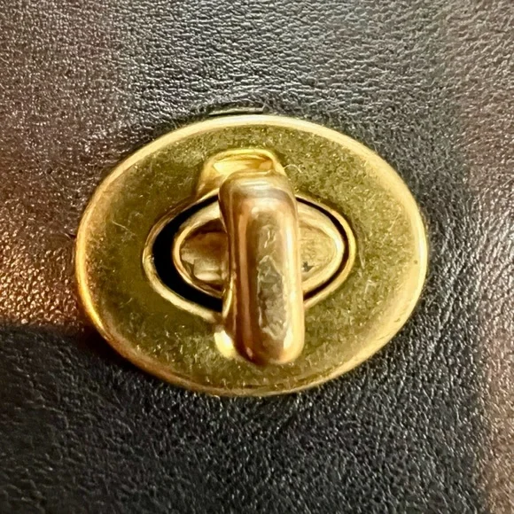 Vintage Coach Black Leather Crossbody Bag - Picture 5 of 10